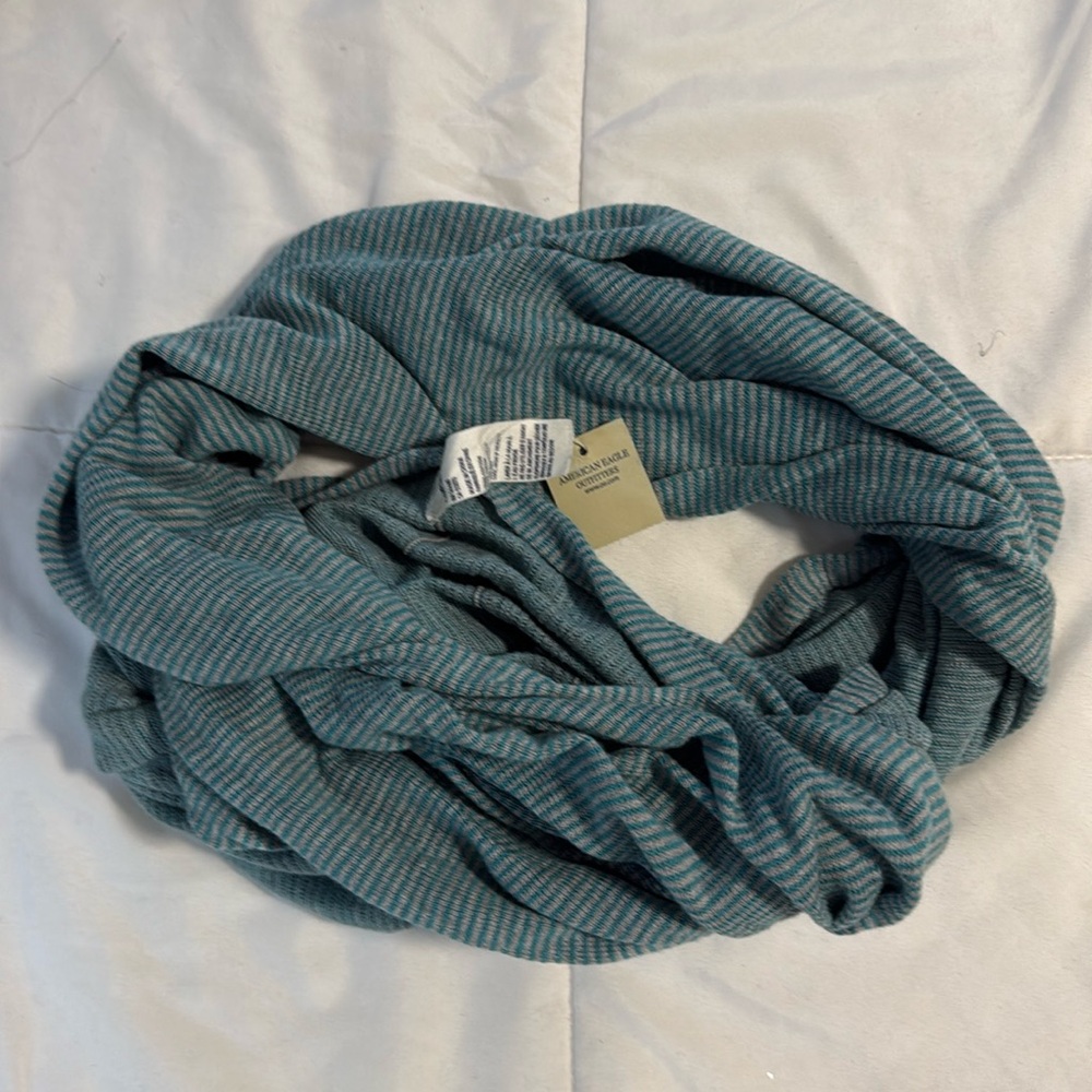 NWT American Eagle Outfitters Circle Scarf